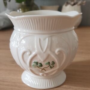 BNWT IRISH BELLEEK 2002 Vintage LOVEHEART Footed BOWL
